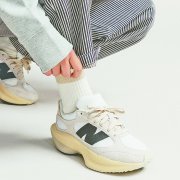 New Balance WRPD Runner未来感爆灯