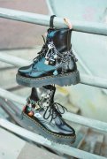 Marc Jacobs × Dr.Martens 庞克兼顾可爱